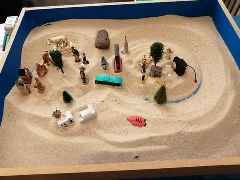 La thérapie par le Jeu de Sable pour mieux gérer ses émotions et guérir des souvenirs et des aspects traumatiques du passé., Versailles, Delphine Mossang