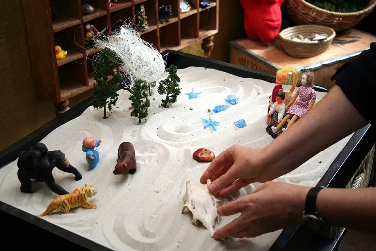 Une thérapie unique pour vos enfants à Versailles : le jeu de sable, Versailles, Delphine Mossang
